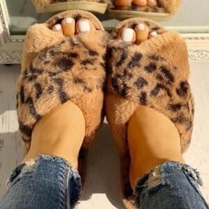 Women’s Leopard Faux Fur Crossband Slippers Cozy Plush Slide House Shoes NWT